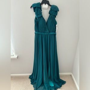 NEVER WORN Black Label Basix Green Gown